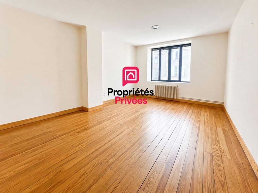Immeuble en pierre avec garage, cour privative et fort potentiel d'aménagement