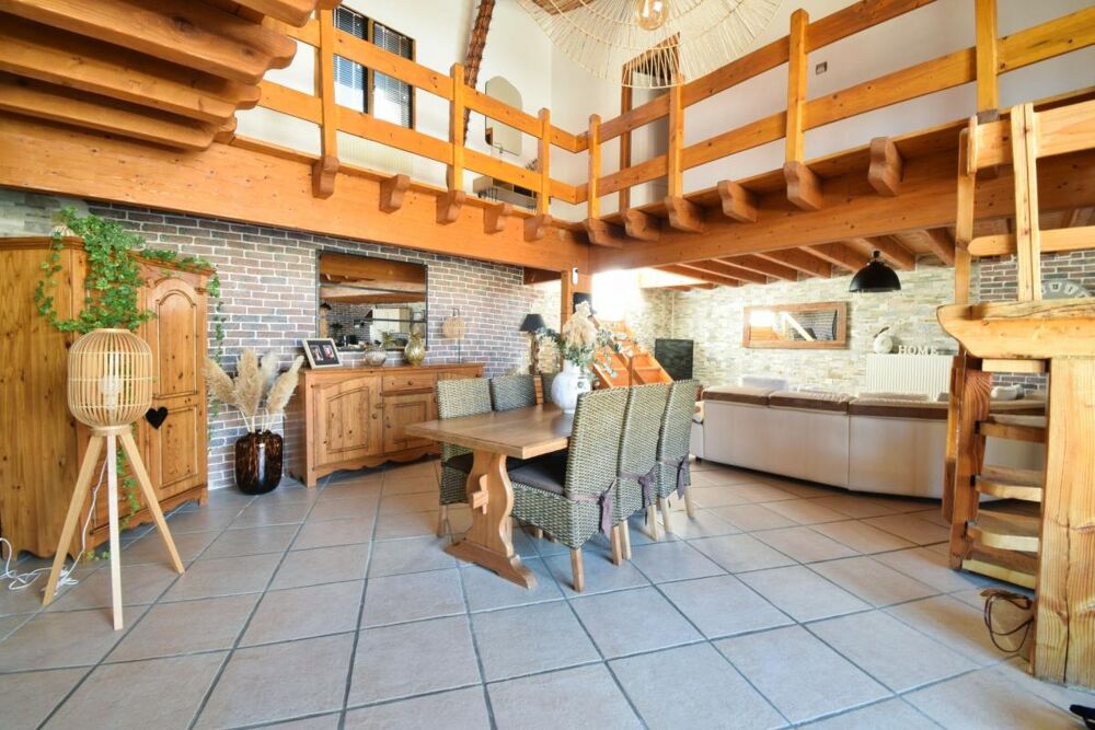 Vente Maison EXCLUSIVITE / Superbe maison avec dépendances, cour, terrasse et jardin / 63160 Chas Chas