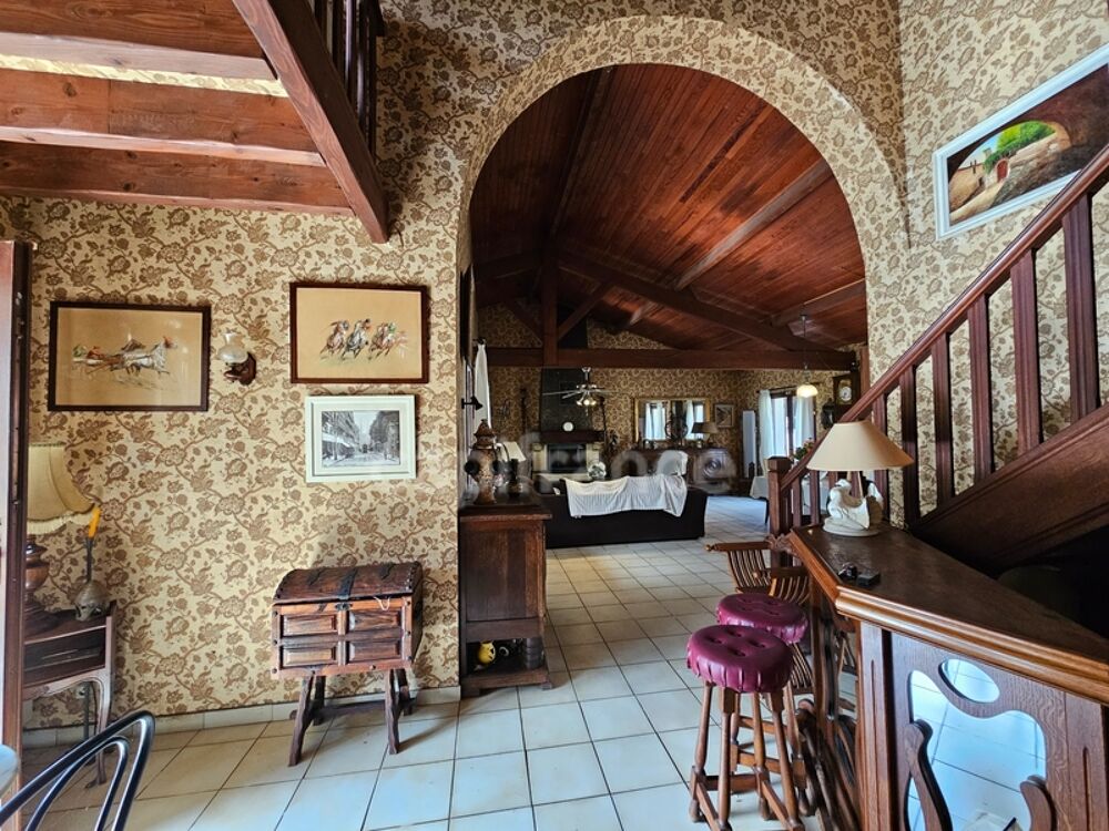 Maison Familiale de 7 pièces , à SALAUNES (33), à Vendre