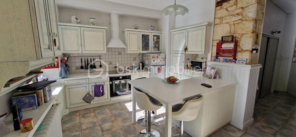 Vente Maison Maison chaleureuse de 211 m² avec ancien atelier de 180 m² au cœur de Couhé Couhe