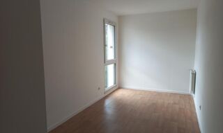  Appartement à louer 3 pièces 77 m²