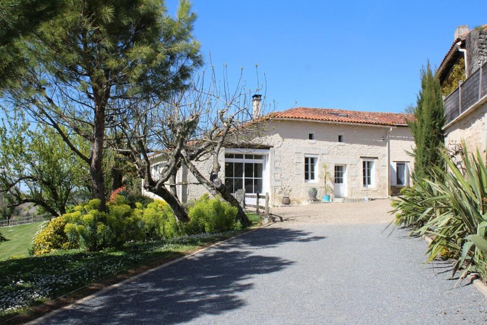 Vente Maison Maison en pierre rénovée – Belle vue sur la campagne Chalais