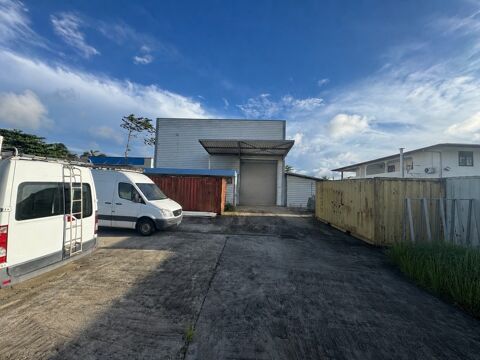   Magnifique HANGAR  de 500 m2 plus annexes avec parking béton à SOULA 