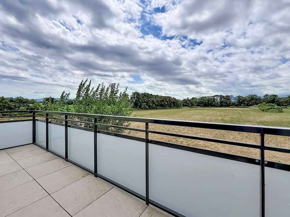 Joli Appartement T4 récent avec balcon, garage double et climatisation  ORNEX (01)
