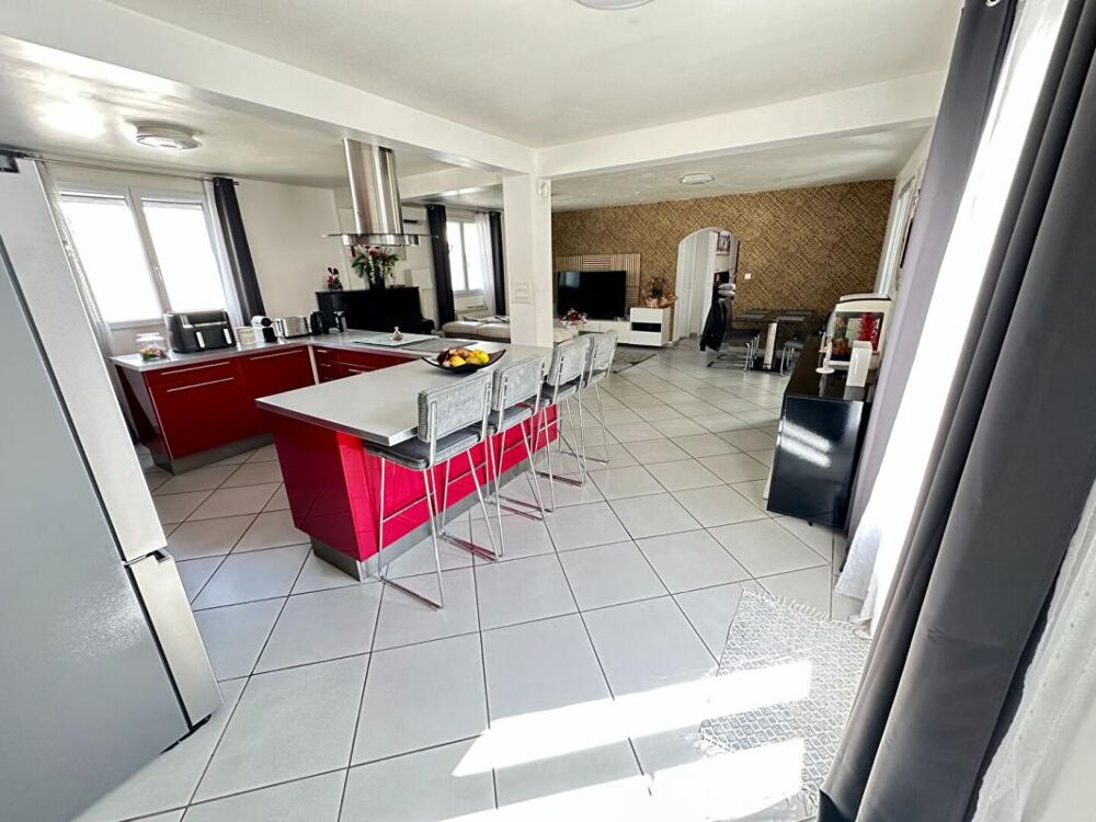 Maison individuelle de plain-pied 120 m² Piscine Quartier recherché Miramas