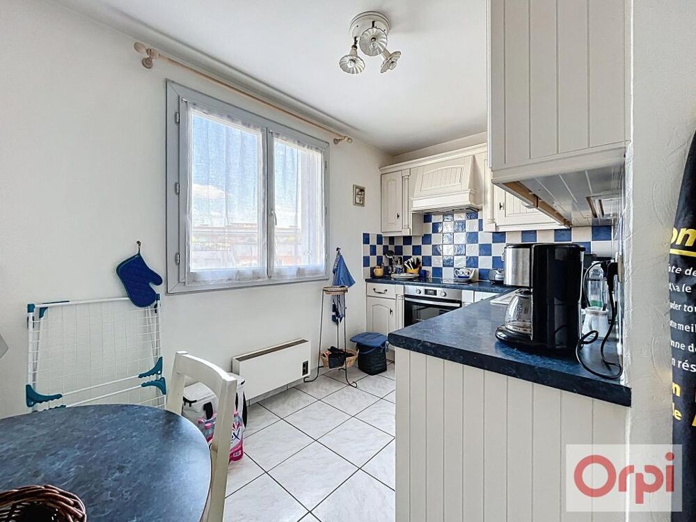 Appartement À Vendre grand T2 dernier étage avec garage