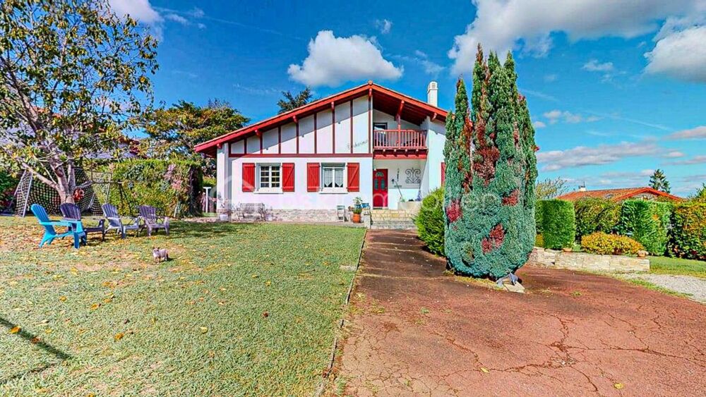 Vente Maison A Espelette, maison de 223 m2 avec piscine, studio indépendant et jardin de 1800 m2 Espelette