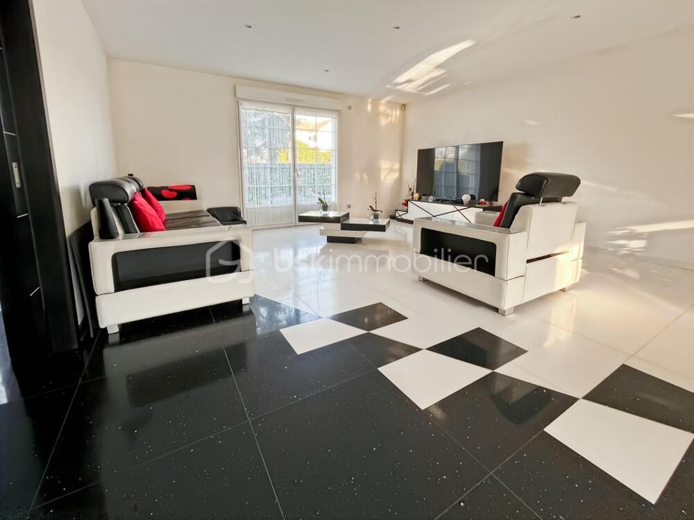 Splendide maison contemporaine 7 pièces - avec vue sur le Golf d'Ormesson