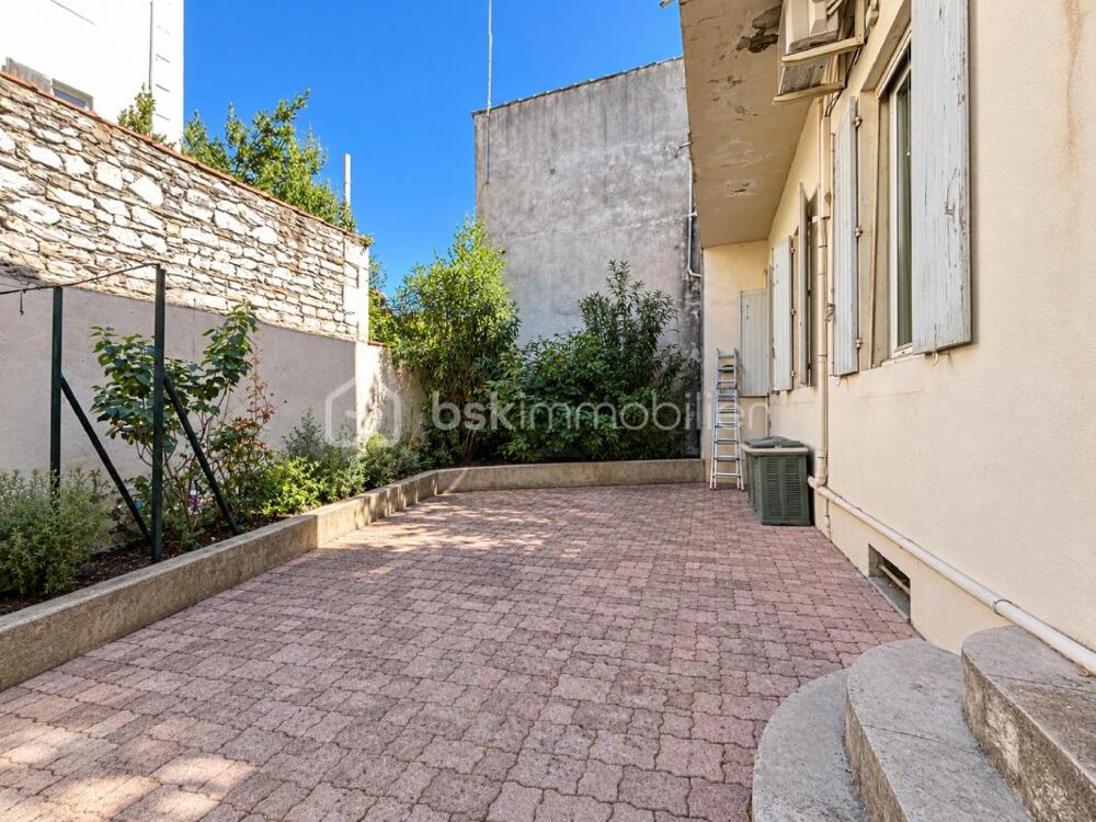 Vente Maison Maison de ville à fort potentiel – Deux appartements indépendants – Cour intérieure sans vis-à-vis – Proche centre-ville, gare e Nimes