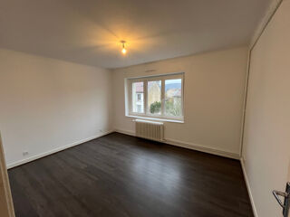  Appartement � louer 4 pi�ces 120 m�