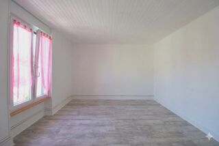  Appartement à louer 4 pièces 99 m²
