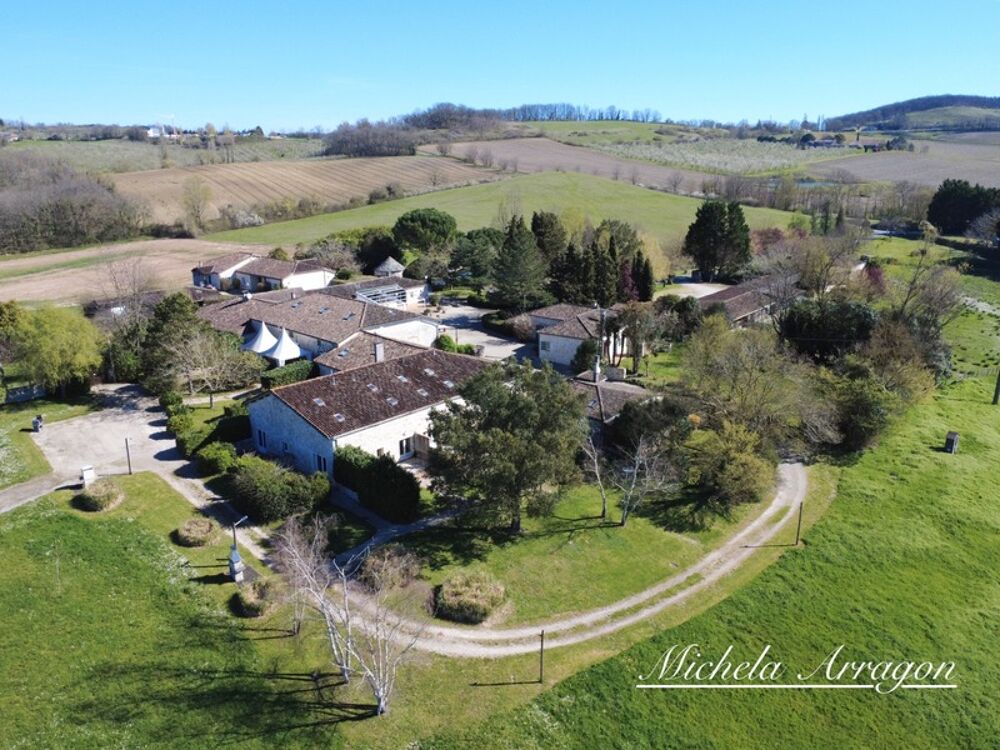 Domaine touristique / village vacances à vendre  25 gîtes indépendants  restaurant  piscine  spa  12 ha  Dordogne Lot  in