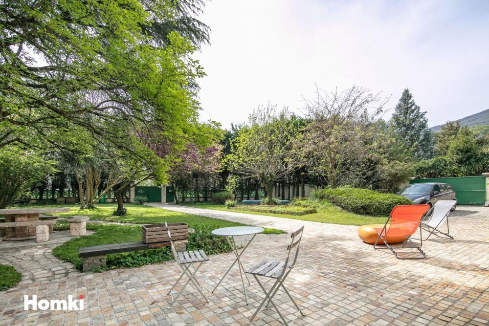 Maison de 226 m² au coeur dun jardin arboré de 1 500 m²  Fraîcheur, calme et verdure