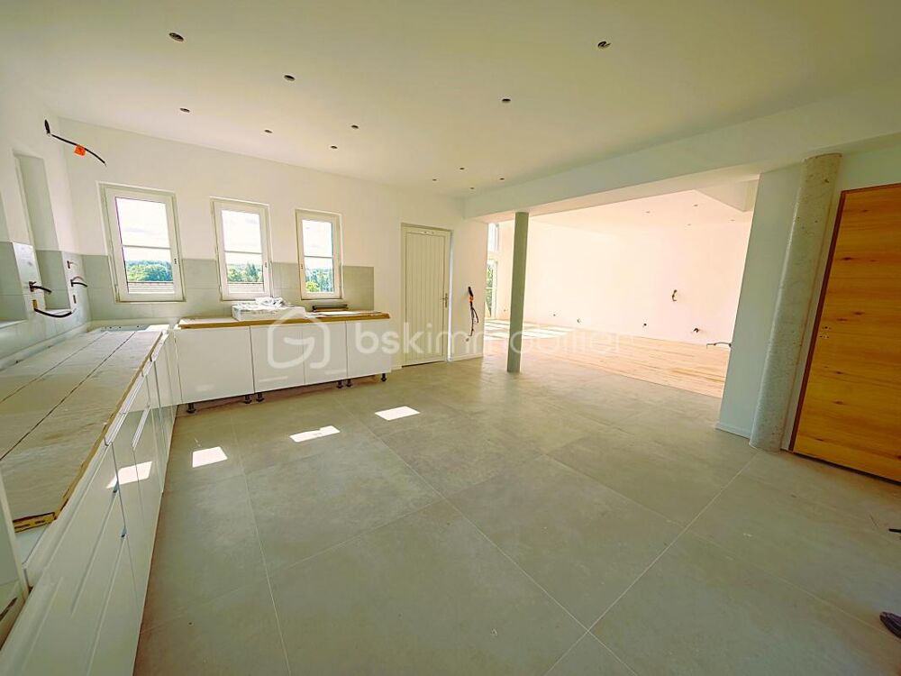 Vente Maison Maison d'architecte vue panoramique, d'une superficie de 144 m�, sur sous-sol de 56 m� �difi� sur terrain de 410 m� arbor� et pa Pierres