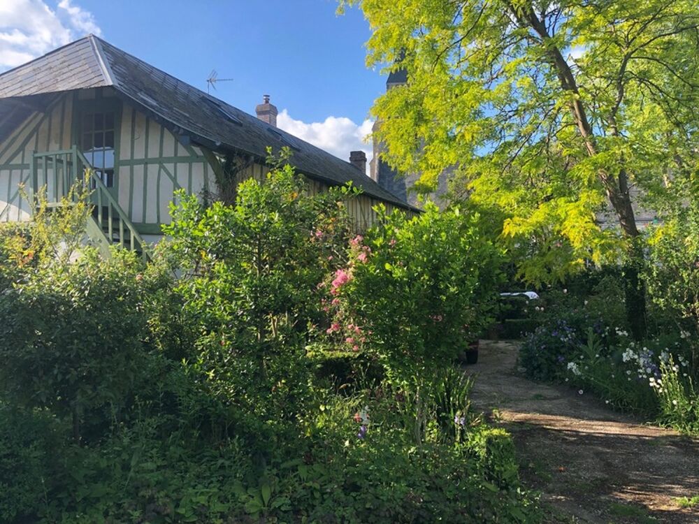 Maison de caractère de 264 M2 11 pièces 7 chambres sur un terrain de 770 m2 joliment fleuri centre ville proximité à pieds des c