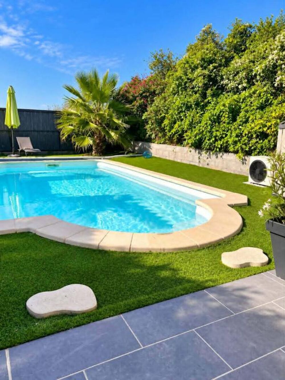 VILLA AVEC PISCINE ET GRAND GARAGE PROCHE CARCASSONNE