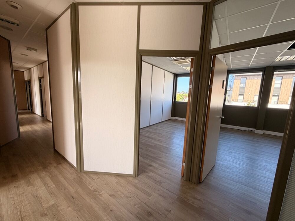   Plateau de bureaux à vendre SAINTE FOY LES LYON (69), bureaux d'une surface de 190 m² (partie privative) et 20 m² de parties com Sainte foy les lyon