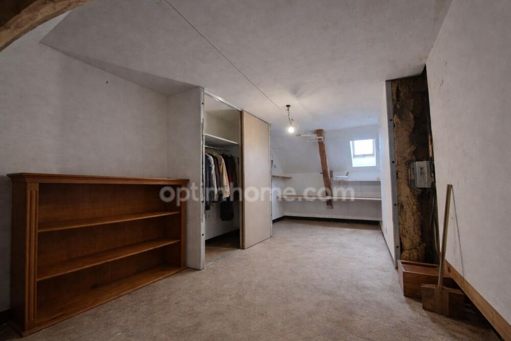 Maison de village d'environ 115 m², 3 pièces avec potentiel d'évolution à Ferrière-Larçon (37350)