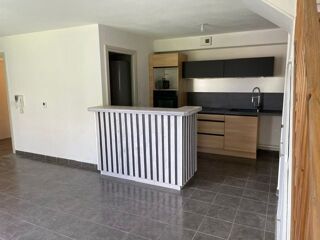  Appartement à louer 3 pièces 77 m²