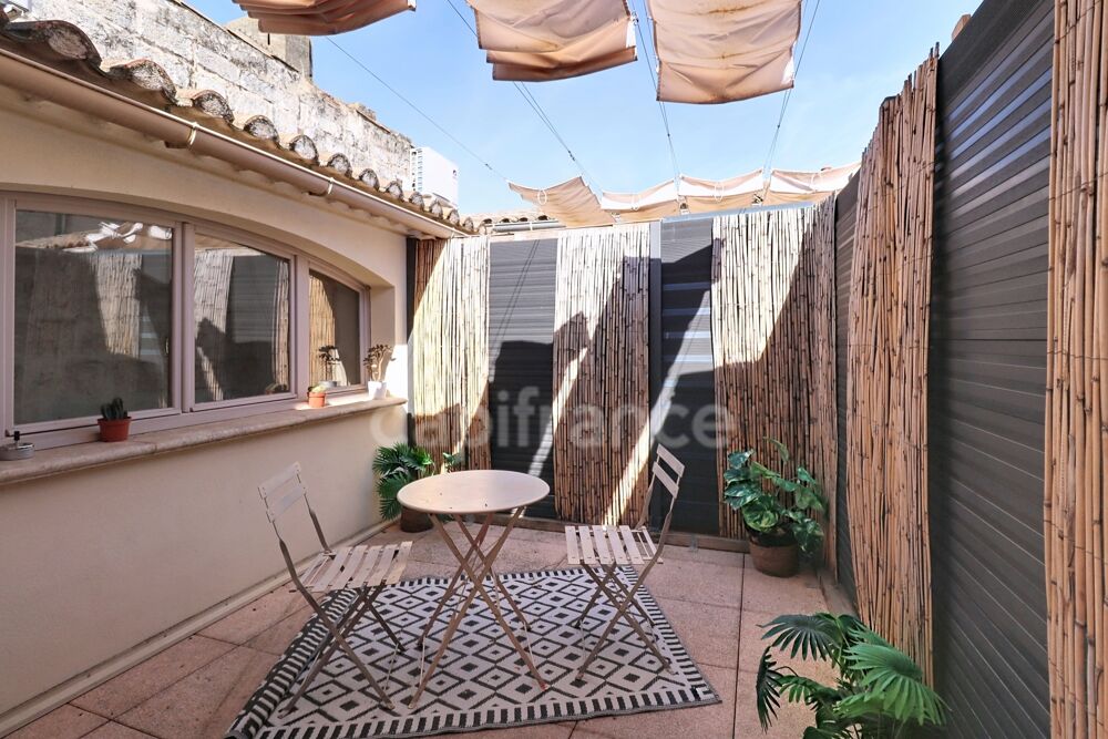 GARD (30) AIGUESMORTES (30220) intra-muros à vendre appartement T4 ~40 m2, 1 chambres et terrasse