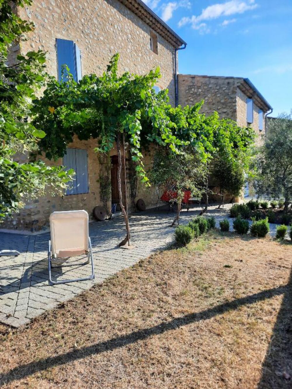 Bâtisse Provençale 10 pièce(s) de 243,07 m2