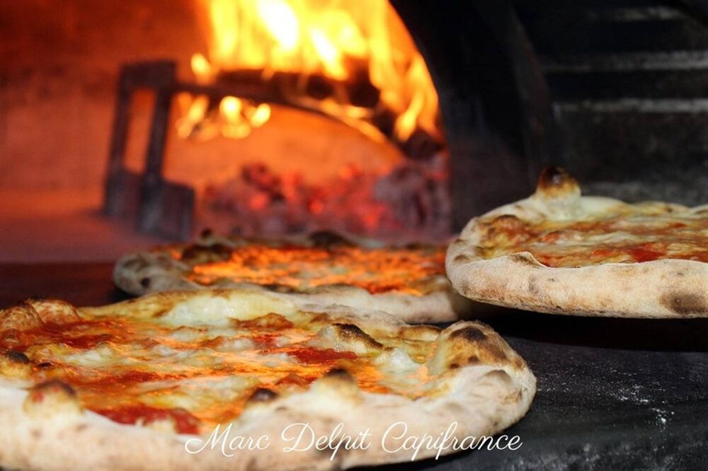   Exclusivité - À VENDRE – Fonds de commerce Pizzeria, dans un village de charme des Pyrénées Orientales, Claira (66), entre mer e 
