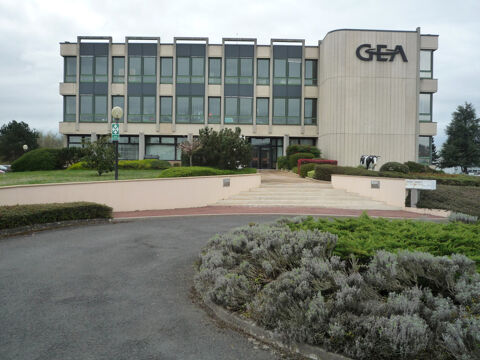 Ch&acirc;teau-Thierry, &agrave; louer un plateau de bureaux de 900 m2 en parfait &eacute;tat sur un terrain de 6500 m2 12250 02400 Chateau thierry