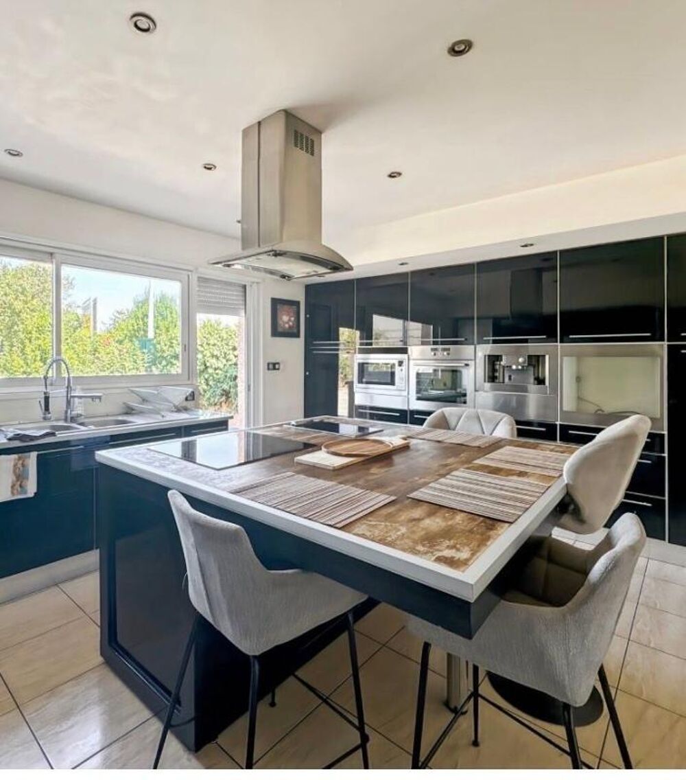 MAISON FAMILIALE T5, 183 m², VASTE PIECE DE VIE, HAUTEUR SOUS CHARPENTE, DEUX BUREAUX, PISCINE, DEPENDANCE POLYVALENTE