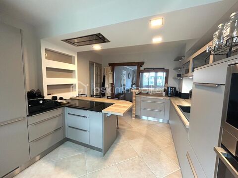   Maison familiale de 168 m� - Secteur recherch� � Proche gare et centre-ville Maison - 8 pi�ce(s) - 168 m�