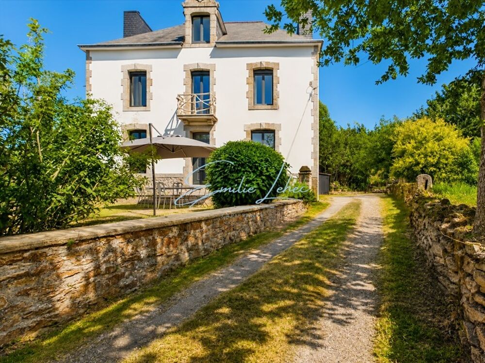 Melgven  Propriété de caractère de 197 m² avec dépendances en pierre sur plus de 8 600 m² de terrain