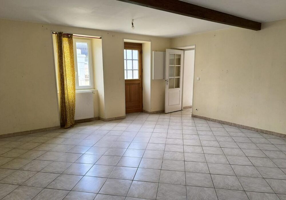 Maison de village, 5 pièces, dépendances et grand terrain Valdelaume (79)