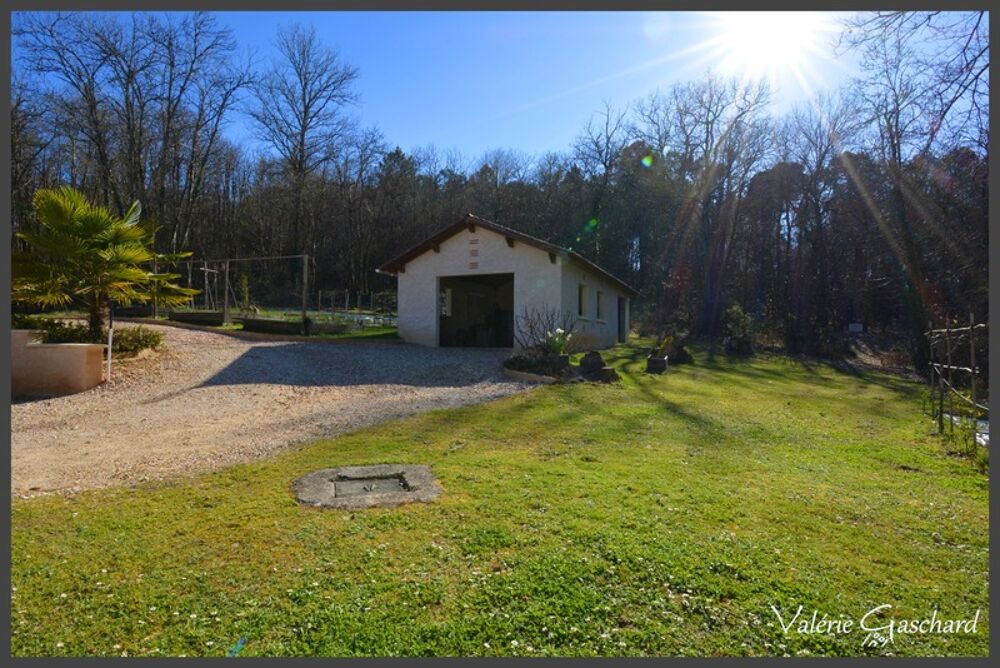 Propriété de charme avec dépendances et piscines nature et calme  6600 m² de terrain - Dordogne