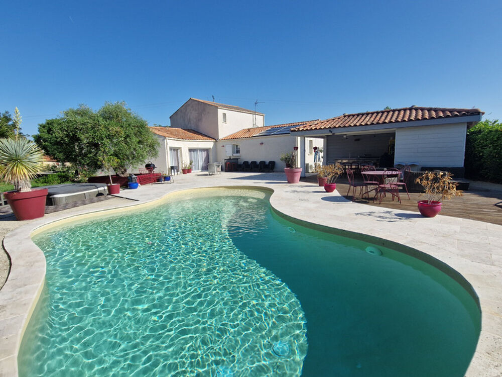 Vente Maison Maison à vendre 6 pièces proche de TONNAY BOUTONNE (17)- 183 m² habitables-Jardin- Piscine Tonnay boutonne