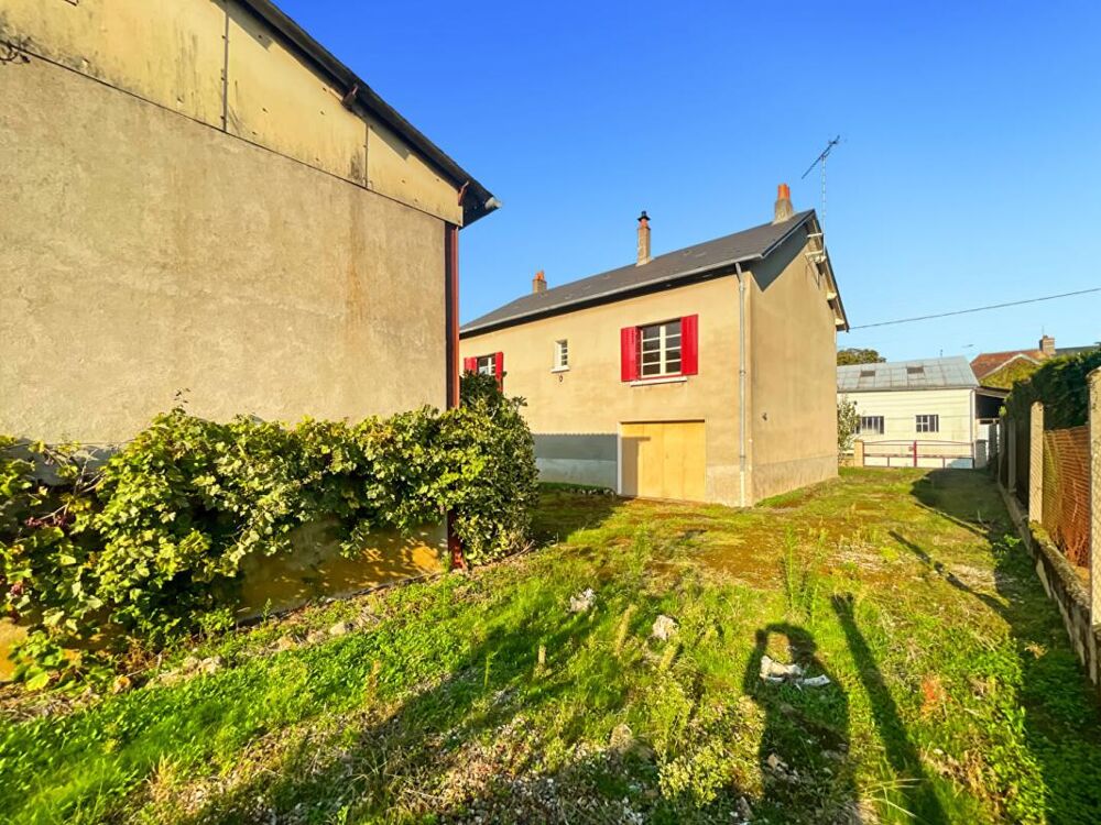 Grande maison familiale avec dépendances et terrain clos. Saint-Aout
