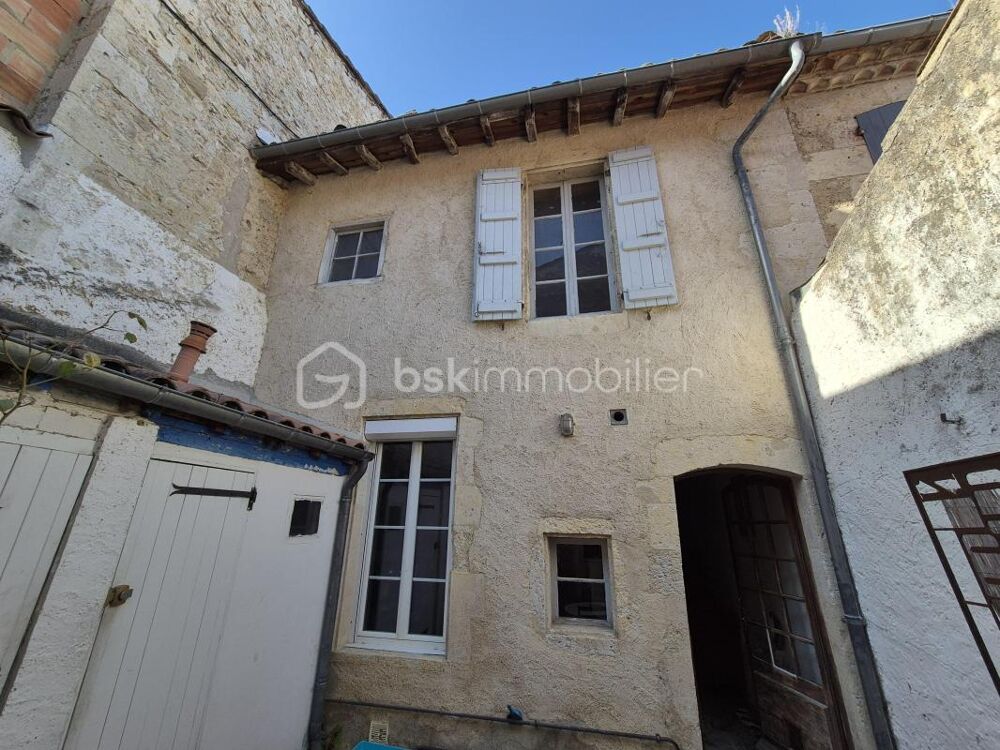 MAISON DE VILLE avec dépendance et cour