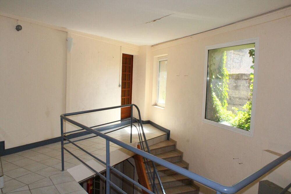 Vente Maison Maison avec local commercial et double garage de 66 m² Saint etienne de lugdares