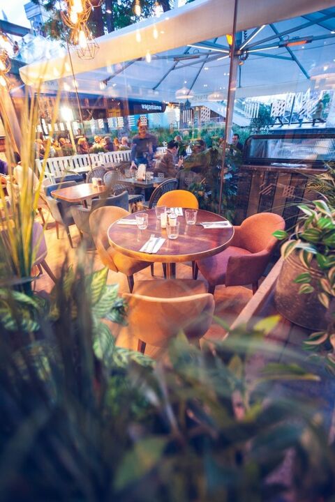 Fonds de commerce &agrave; vendre restaurant terrasse centre ville 06 arriere pays cannois 689000 06530 Peymeinade