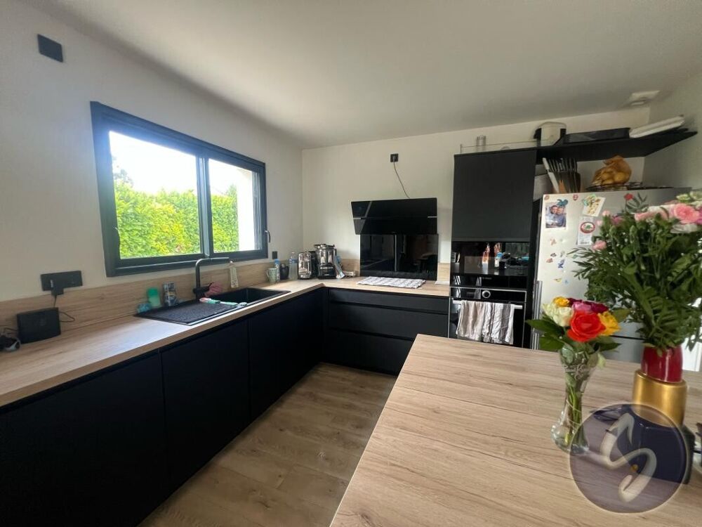 Vente Maison plain-pied 3ch avec piscine chauffée, sans vis à vis Aigondigne