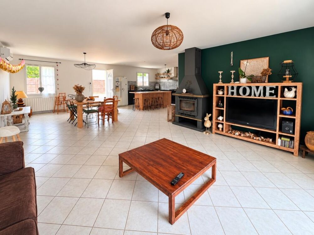 Vente Maison Maison PLAIN PIED à vendre 7 pièces  (17) Villars les bois