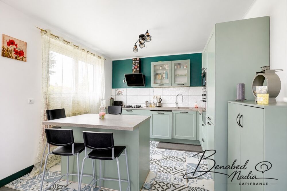 Maison familiale de 150 m² avec beau terrain de plus de 1 000 m²  Quartier Champ Plantier à Feyzin