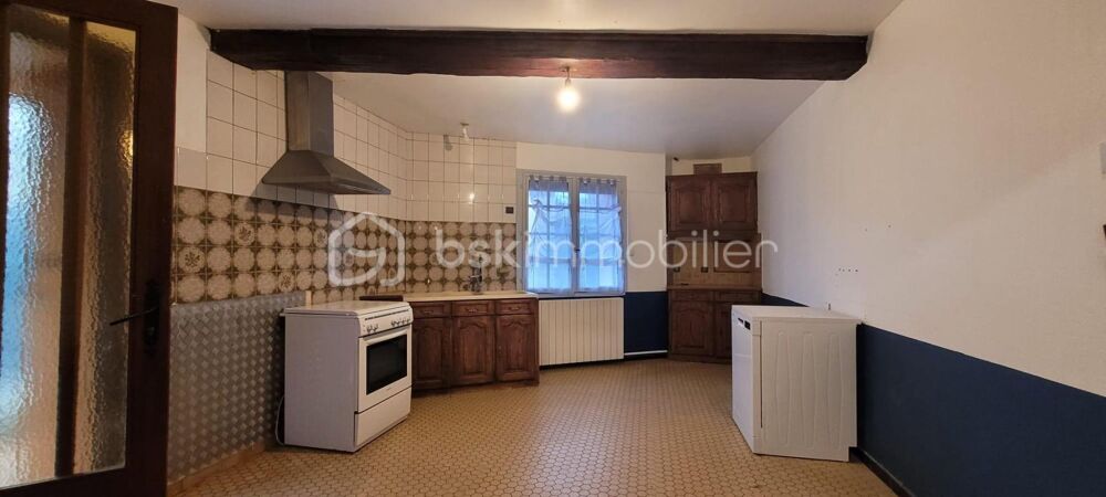 MAISON DE PLAIN PIED DE 70M2,GRENIER AMENAGEABLE DE 70M2, DEPENDANCES, GARAGE + COUR FERMEE