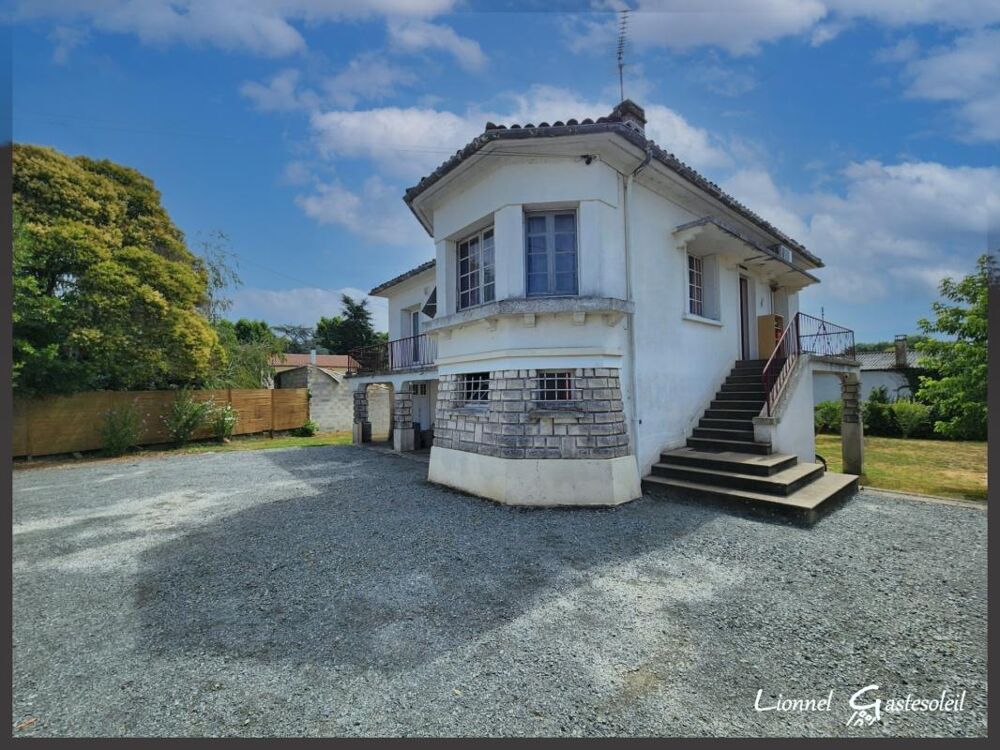 Maison sur deux niveaux 5 chambres Garages à vendre sur la commune de PINEUILH (33)