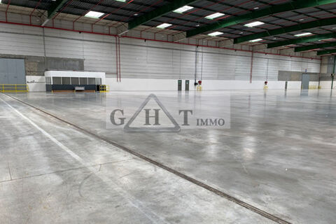 A LOUER 4896 M&sup2; ENTREPOT A BRUYERES-SUR-OISE 25744 95820 Bruyeres sur oise