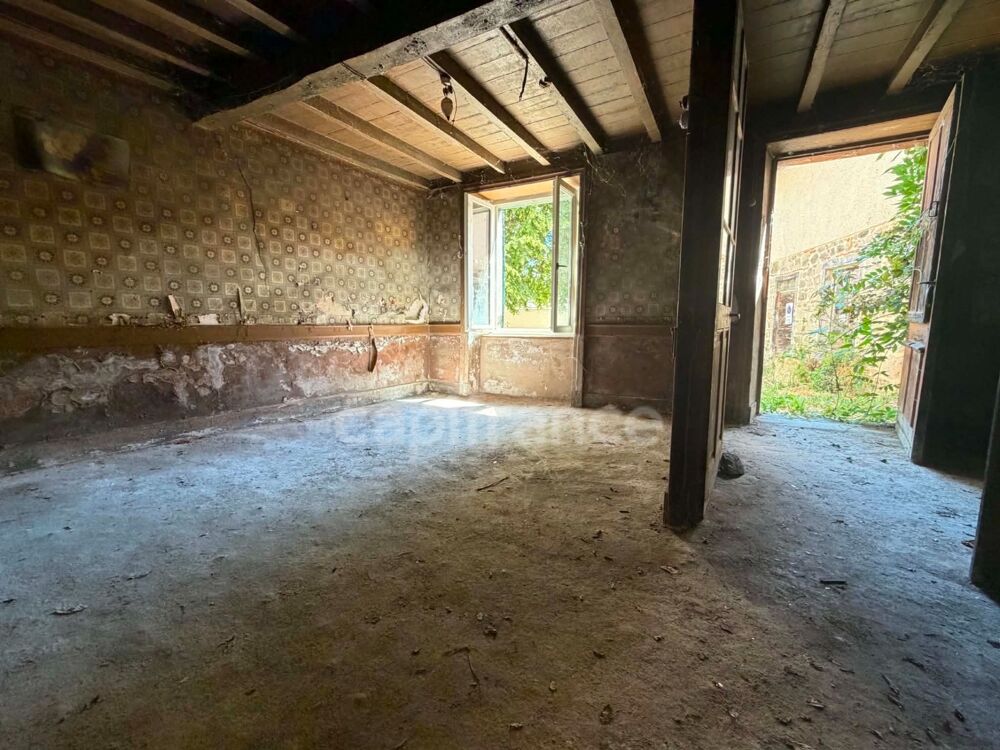 MAISON SUR DEUX NIVEAUX A RÉNOVER, TERRAIN DE 330 m²
