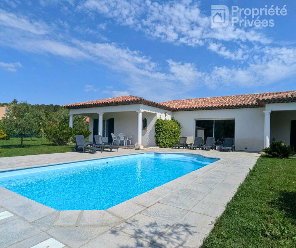 Villa plain pied avec piscine et double garage dans un quartier calme !