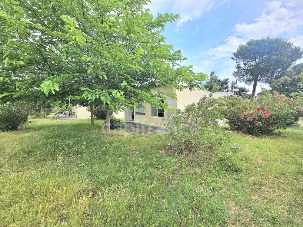 A vendre maison de vacances traversante de 31m2, dans une résidence en bord de mer avec piscines, activités et restaurant à Cast