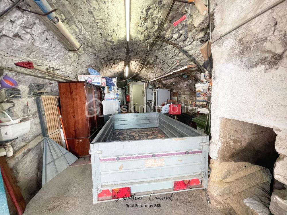 Maison de village à rénover env. 65 m² sous offre d'achat · Garage voûté + greniers · Cournonterral 34660