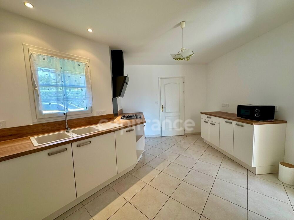 Maison à vendre de plain-pied - 2 chambres - 2 000 m² terrain - CHALLANS (85)