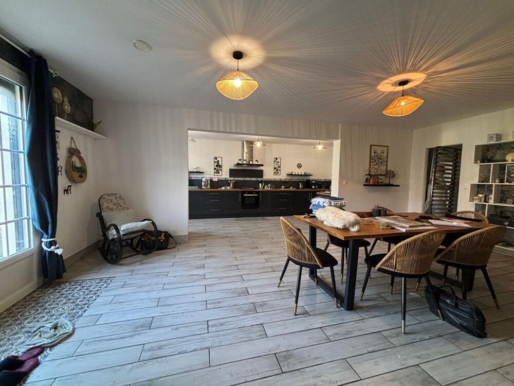 Vente Maison Maison Clam 6 pièce(s) 230 m2 Clam