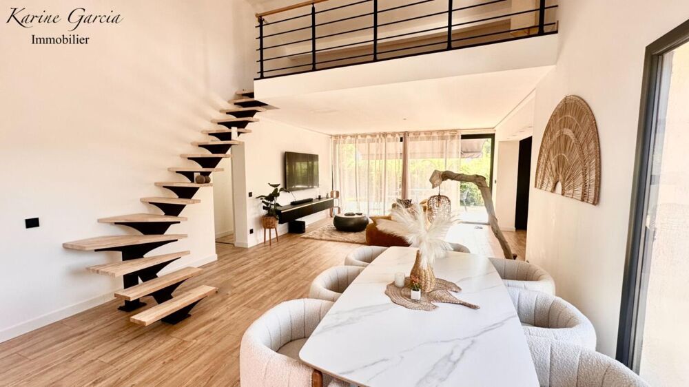 Vente Propriété/Château DEMEURE DE PRESTIGE - DEPENDANCE - GARAGE - SOUS SOL - PISCINE - TERRAIN 795 M² Six fours les plages